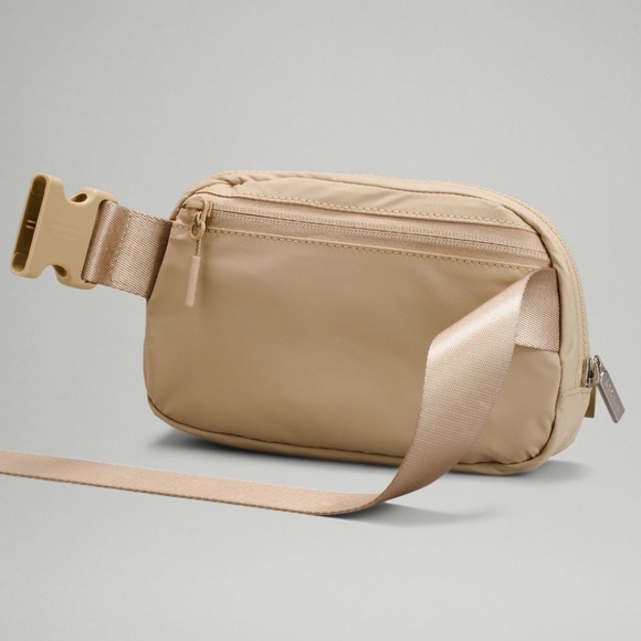 Lululemon Everywhere Belt Bag Extended Strap Trench RARE - Picture 4 of 6